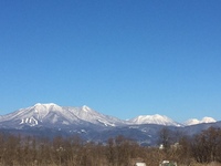 北信五岳（左から飯綱山、黒姫山、妙高山）